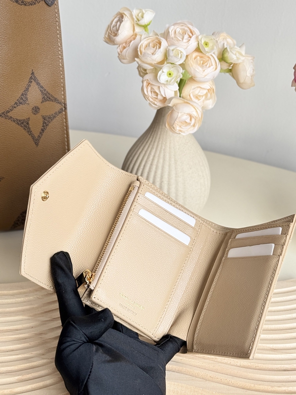 イヴサンローラン財布素材ディテール